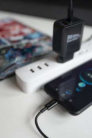 СЗУ  Smart 2USB 3.0A PD 20W+QC3.0 быстрая зарядка для Lightning Type-C More choice NC71Si