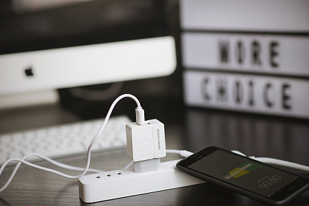 СЗУ 2USB 2.4A для Lightning 8-pin More choice NC46i