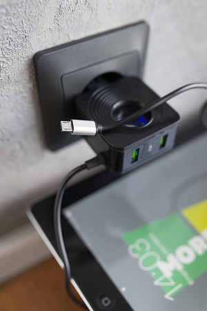 СЗУ 2USB 2.1A для Lightning 8-pin со встроенным кабелем и LED подсветкой More choice NC48i