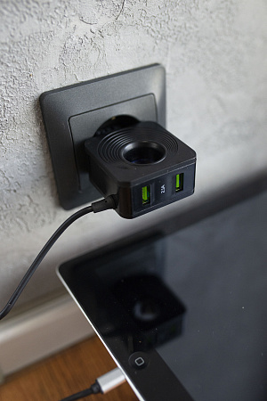 СЗУ 2USB 2.1A для Lightning 8-pin со встроенным кабелем и LED подсветкой More choice NC48i
